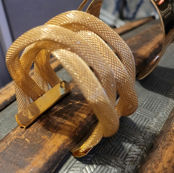 Gold cuff bracelets - Picture 2 of 9